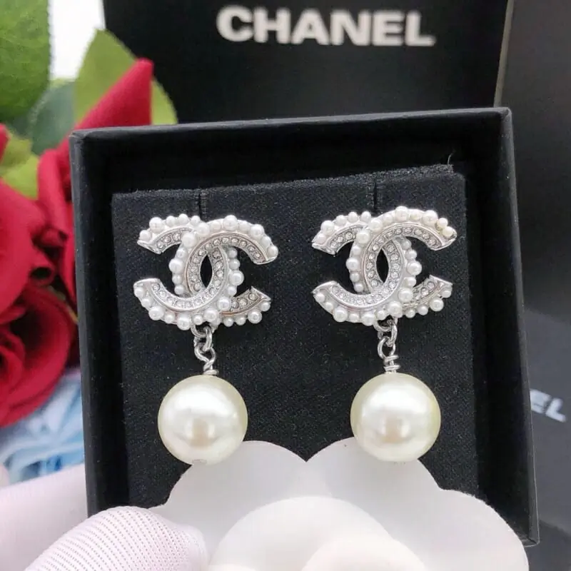 chanel boucles doreilles pour femme s_123bb131